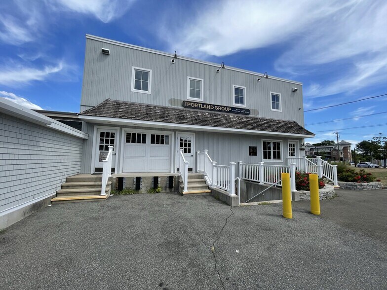 Primary Photo Of 27 W Main St, Clinton Freestanding For Lease