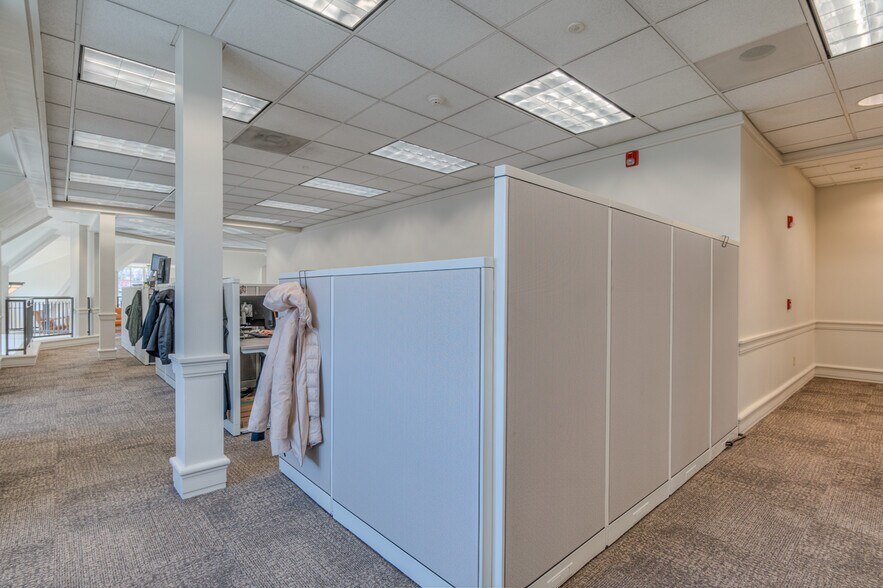 More Photos Of 345 SE 3rd St, Bend Office For Sale