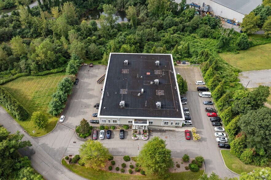 More Photos Of 7 Sutton Pl, Brewster Village Warehouse For Lease