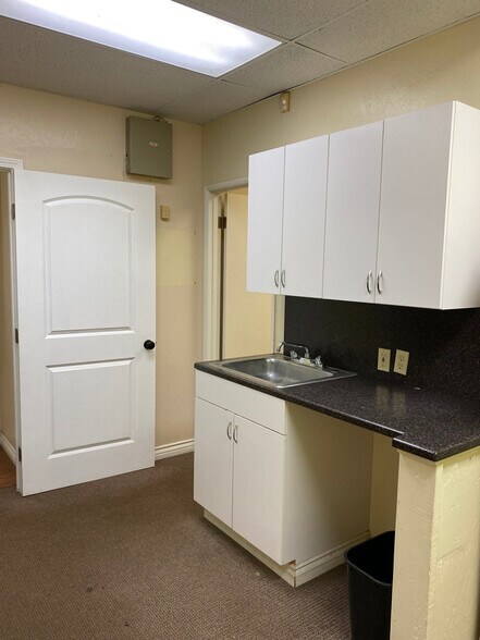 More Photos Of 634 Kilani Ave, Wahiawa Storefront Retail Office For Lease
