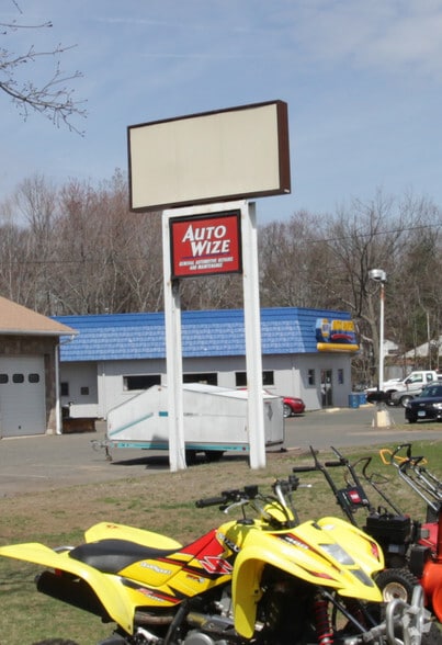 More Photos Of 825 John Fitch Blvd, South Windsor Auto Repair For Sale