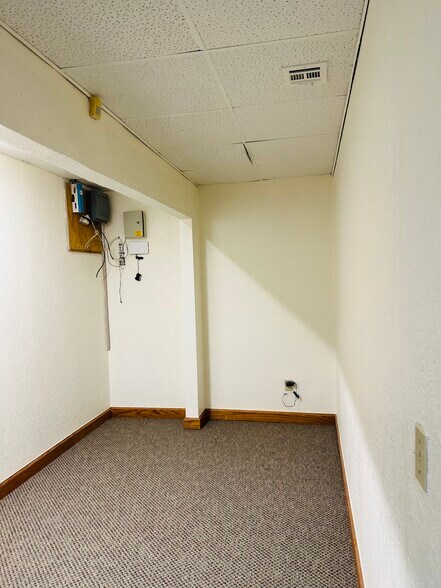 More Photos Of 11102 N Stratford Dr, Oklahoma City Office For Sale