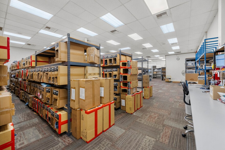 More Photos Of 1631 Gardena Ave, Glendale Industrial For Sale