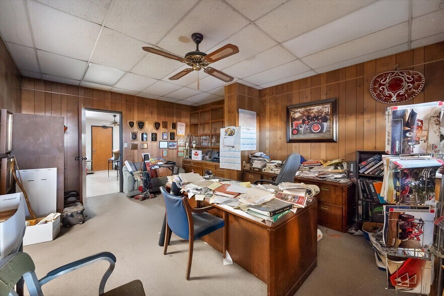 More Photos Of 3151 Int 45 E hwy, Corsicana Warehouse For Sale