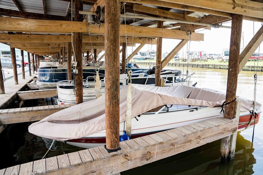 More Photos Of 371 Navaho Trl, Onalaska Hotel For Sale