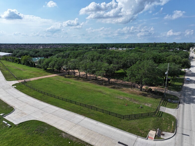 More Photos Of 16607 Mueschke Rd, Cypress Office Residential For Sale