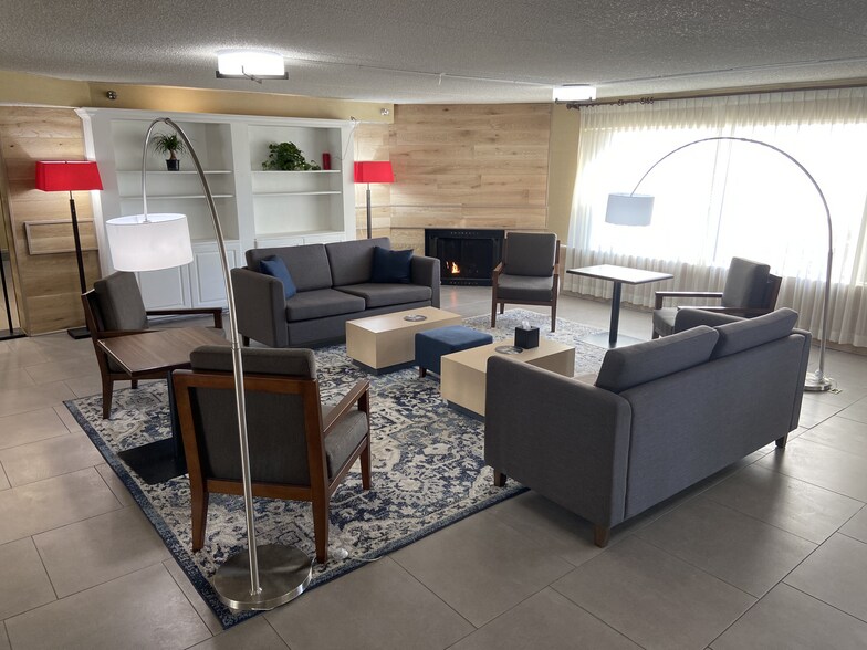 More Photos Of 1301 W Bond Cir, Lincoln Hotel For Sale