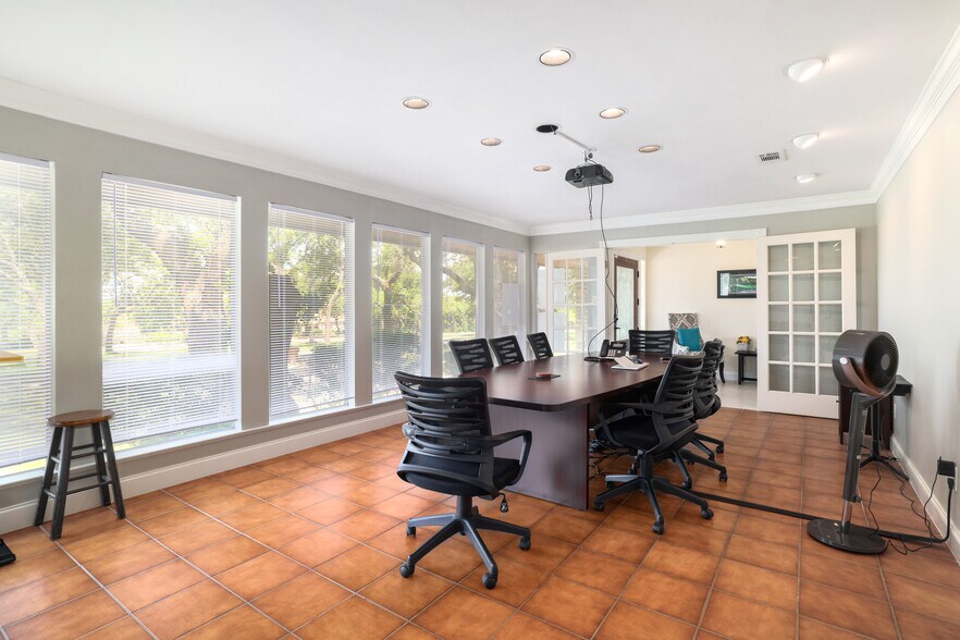 More Photos Of 13231 Rooster Springs Rd, Austin Office Residential For Sale