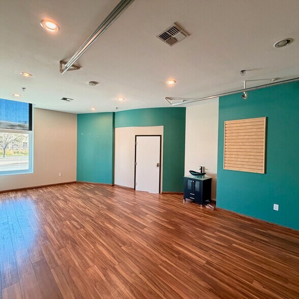 More Photos Of 8975 Double Diamond Pky, Reno Warehouse For Lease