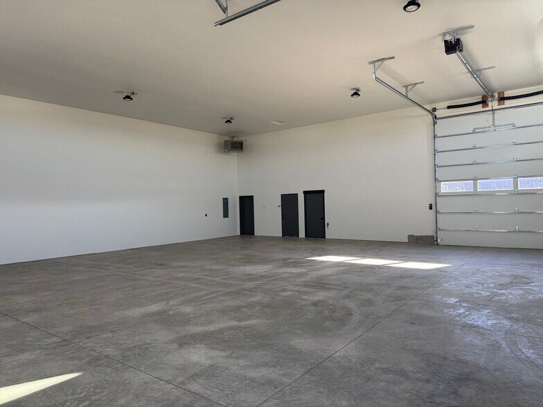More Photos Of 3092 W Bellanca Ct, Hayden Industrial For Lease