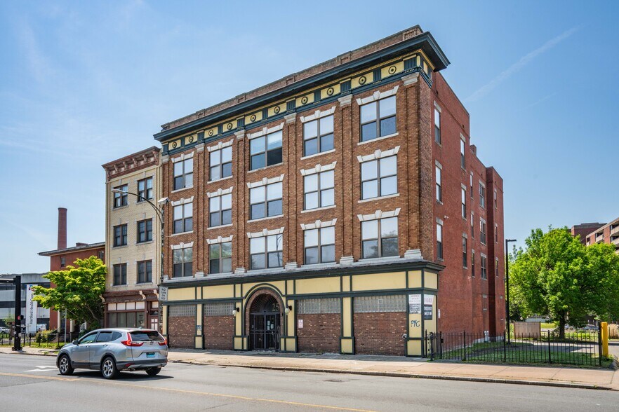 More Photos Of 29 Main St, Hartford Office Residential For Sale