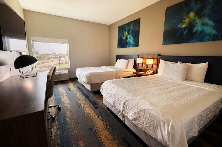 More Photos Of 1002 63rd St, Galveston Hotel For Sale