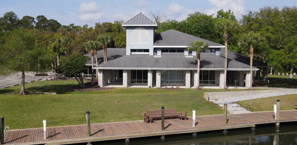 Primary Photo Of 1 Yacht Club Dr, Palm Coast Restaurant For Sale