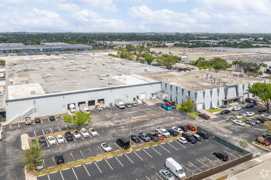 More Photos Of 1400 NW 159th St, Miami Gardens Distribution For Lease