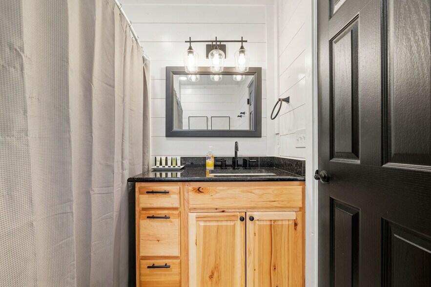 More Photos Of 22468 State Highway 112, Cassville Specialty For Sale
