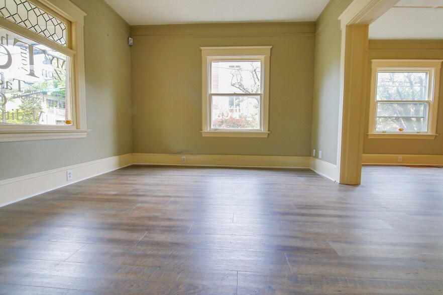 More Photos Of 1536 NW 23rd Ave, Portland Storefront Retail Office For Sale