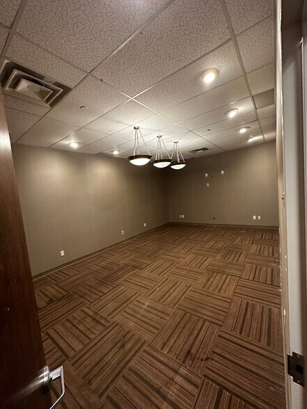 More Photos Of 110 Marcus Blvd, Hauppauge Office For Lease