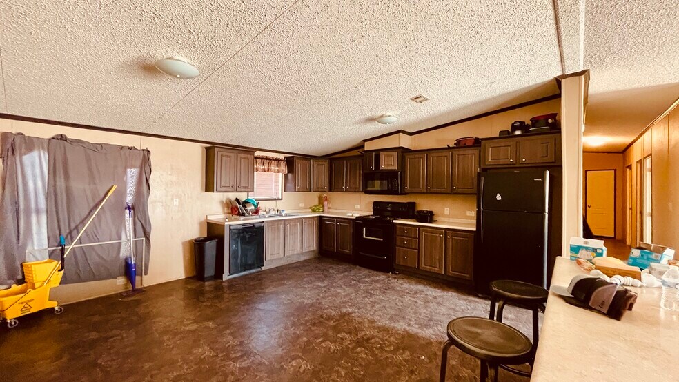 More Photos Of 5550, Odessa Warehouse For Sale