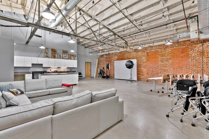 More Photos Of 707 W Vickery Blvd, Fort Worth Loft Creative Space For Lease