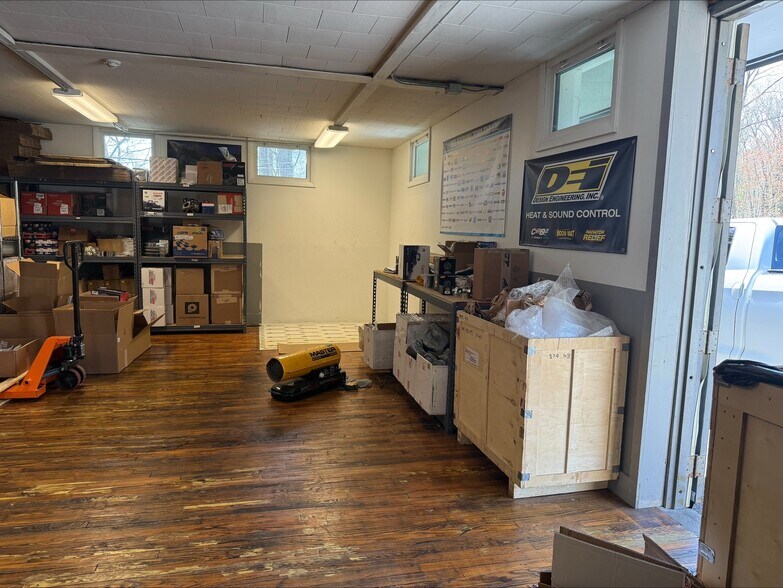 More Photos Of 271 Litchfield Rd, Harwinton Manufacturing For Sale