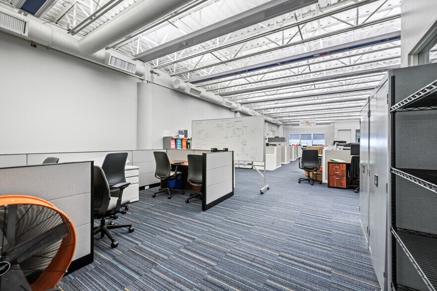 More Photos Of 6015 31st St E, Bradenton Office For Sale