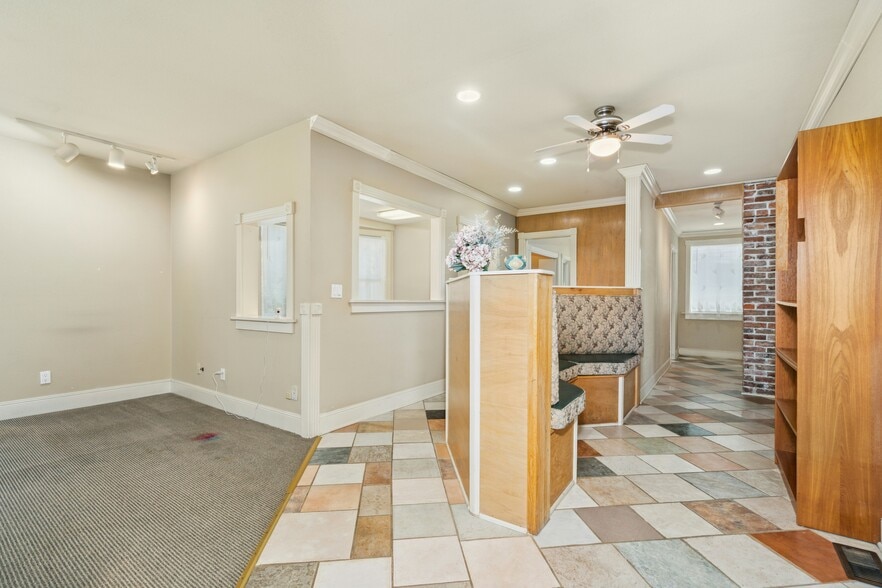 More Photos Of 903 NW 50th St, Seattle Flex For Sale