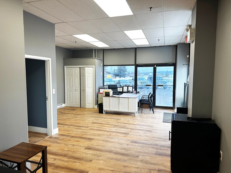 More Photos Of 92 Manchester St, Concord Auto Repair For Lease