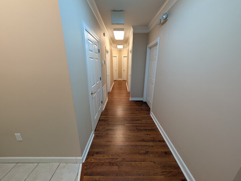 More Photos Of 6511 Creedmoor Rd, Raleigh Office For Lease