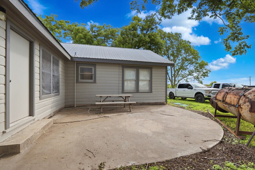 More Photos Of 1512 Posey Rd, San Marcos Office For Sale