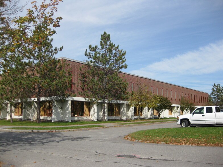 More Photos Of 1 Davis Farm Rd, Portland Office For Lease