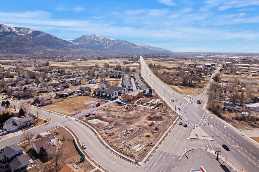 More Photos Of 2135 700 w, Harrisville General Retail For Lease