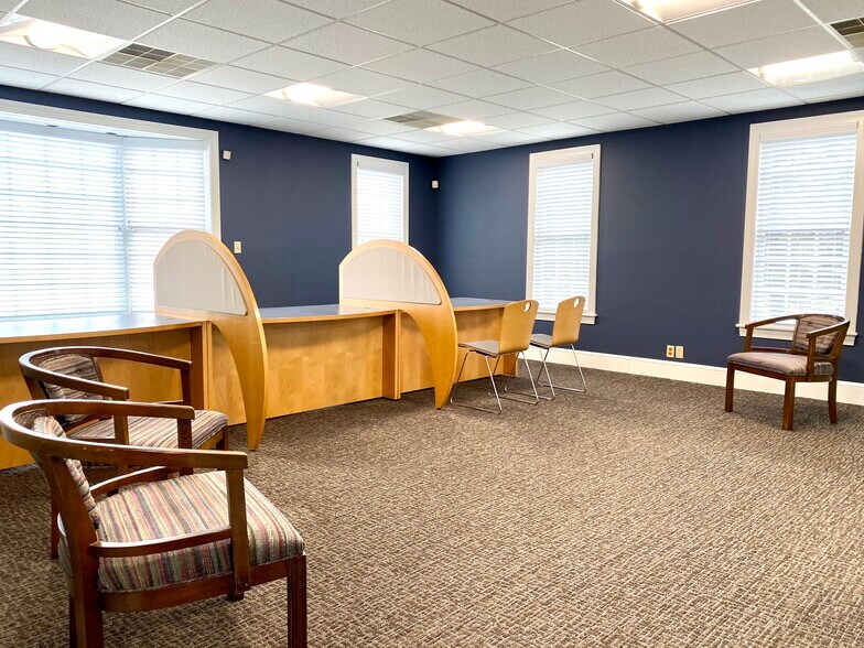 More Photos Of 156 E Market St, Martinsville Office Residential For Lease