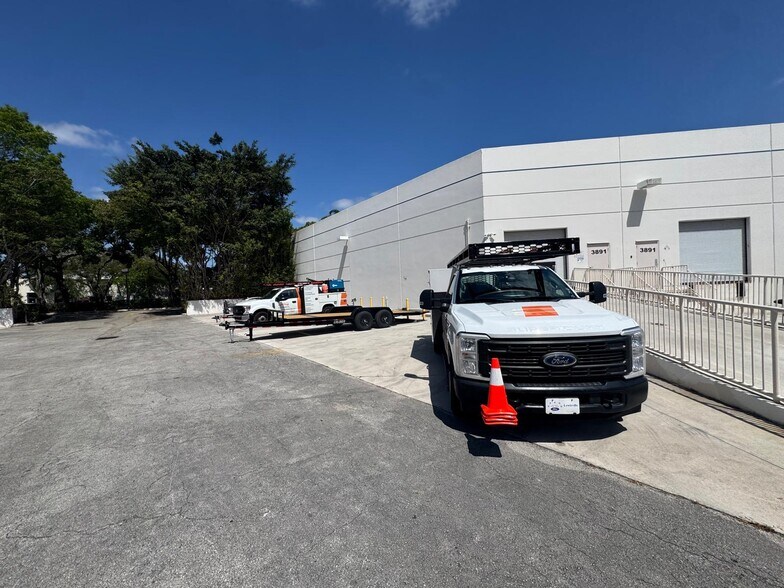 More Photos Of 3801-3891 Commerce Pky, Miramar Light Manufacturing For Lease