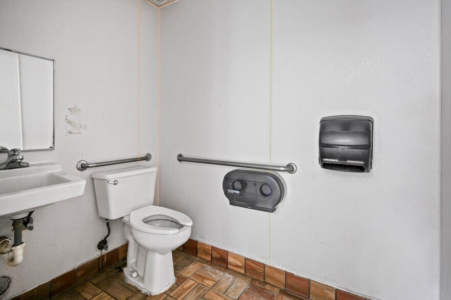 More Photos Of 505-601 Jermor Ln, Westminster Unknown For Lease