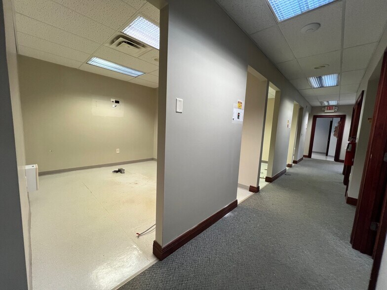More Photos Of 10-24 Remick Blvd, Springboro Medical For Sale