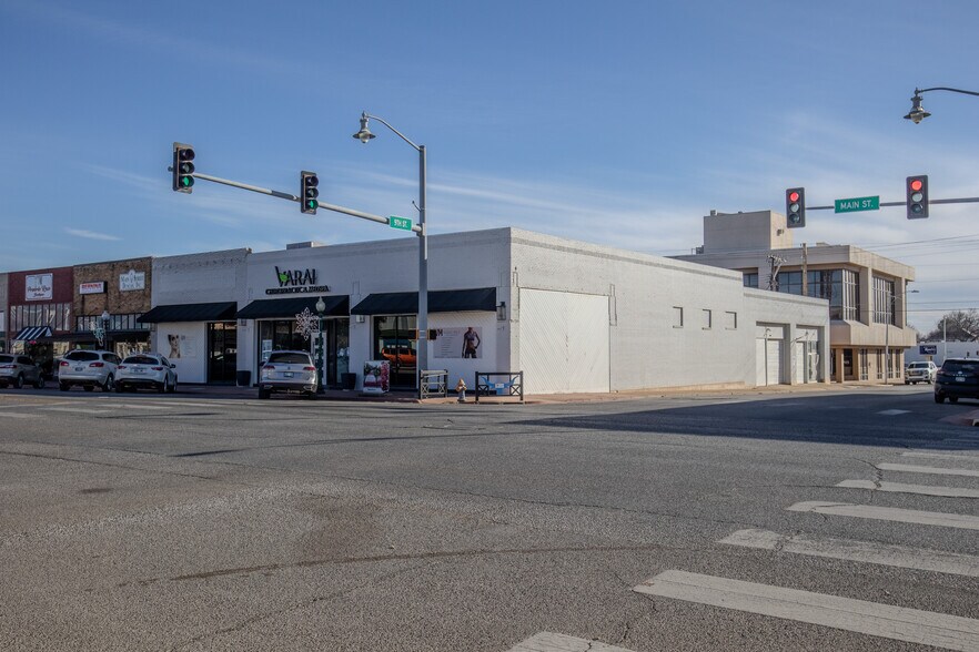 Primary Photo Of 880 W Main St, Duncan Healthcare For Sale