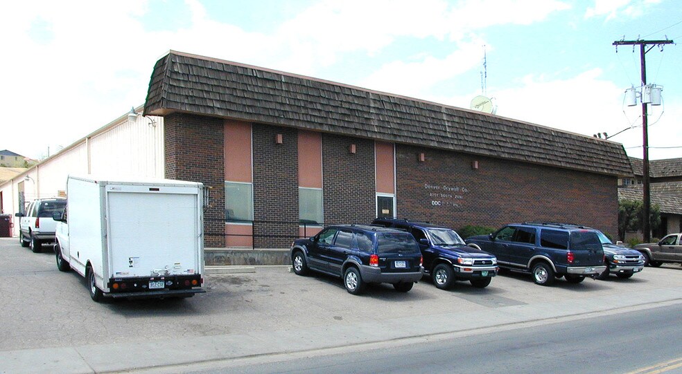 More Photos Of 3251 S Zuni St, Englewood Showroom For Lease