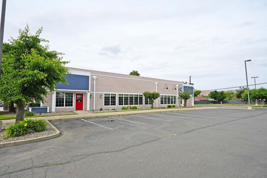 More Photos Of 905 N 1st St, Yakima Restaurant For Sale