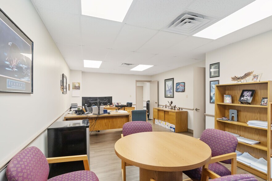 More Photos Of 1076 Florida Central Pky, Longwood Warehouse For Lease