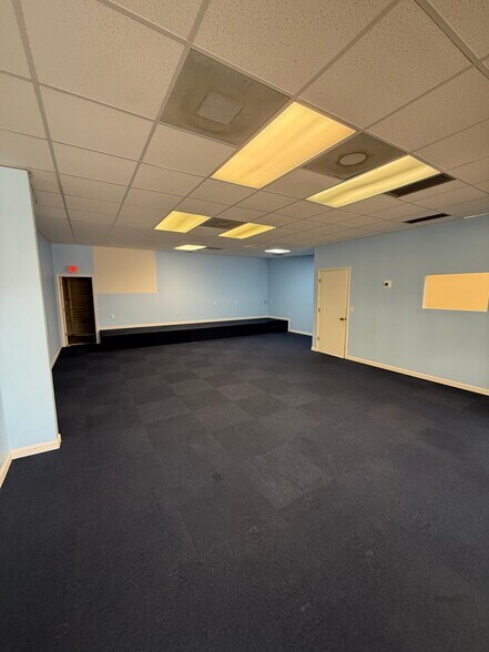 More Photos Of 1748 Independence Blvd, Sarasota Light Manufacturing For Lease