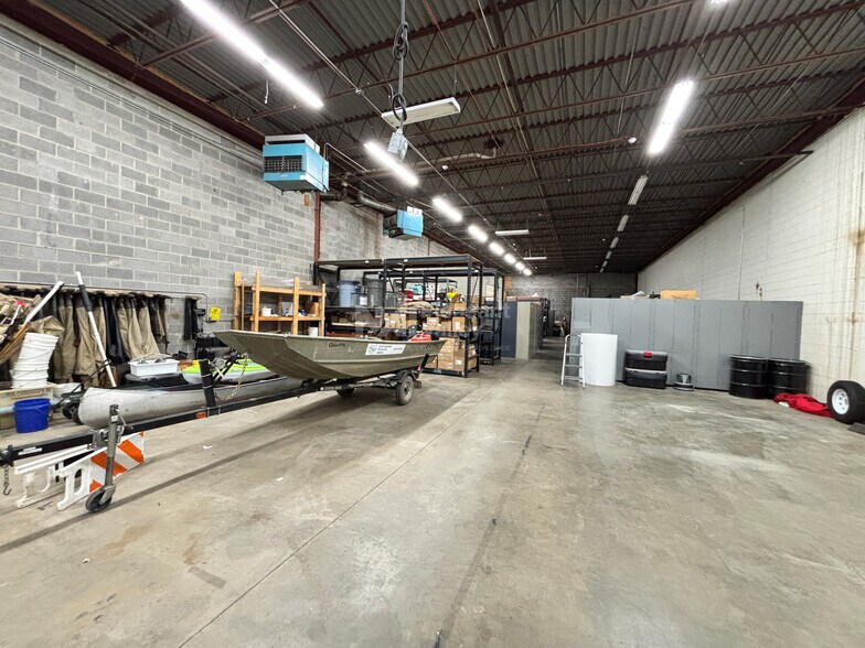 More Photos Of 2110-2130 E Aurora Rd, Twinsburg Warehouse For Sale