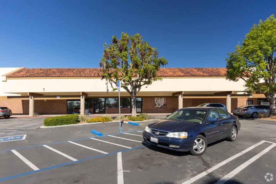More Photos Of 453 Carmen Dr, Camarillo General Retail For Lease