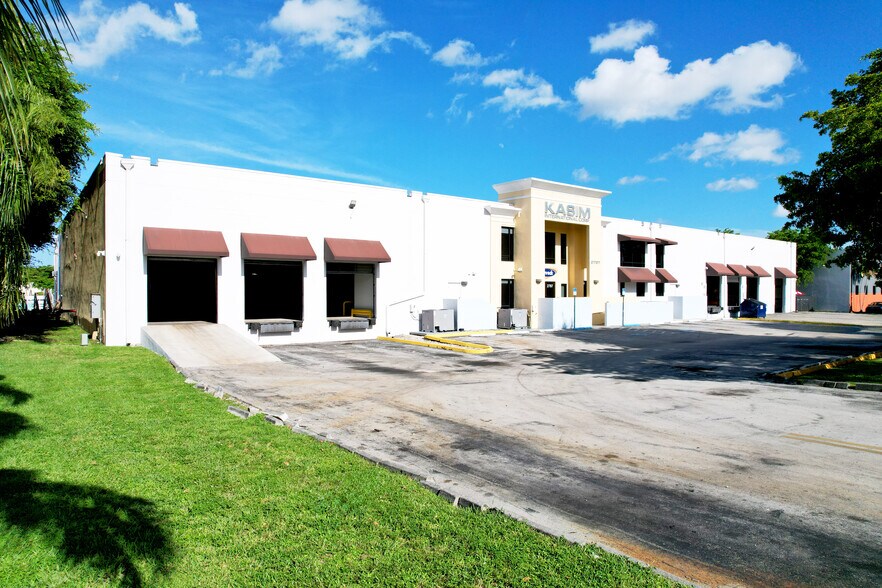 More Photos Of 2797 NW 105th Ave, Miami Warehouse For Lease