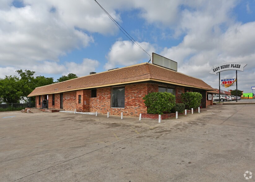 Primary Photo Of 944 E Berry St, Fort Worth Office For Sale