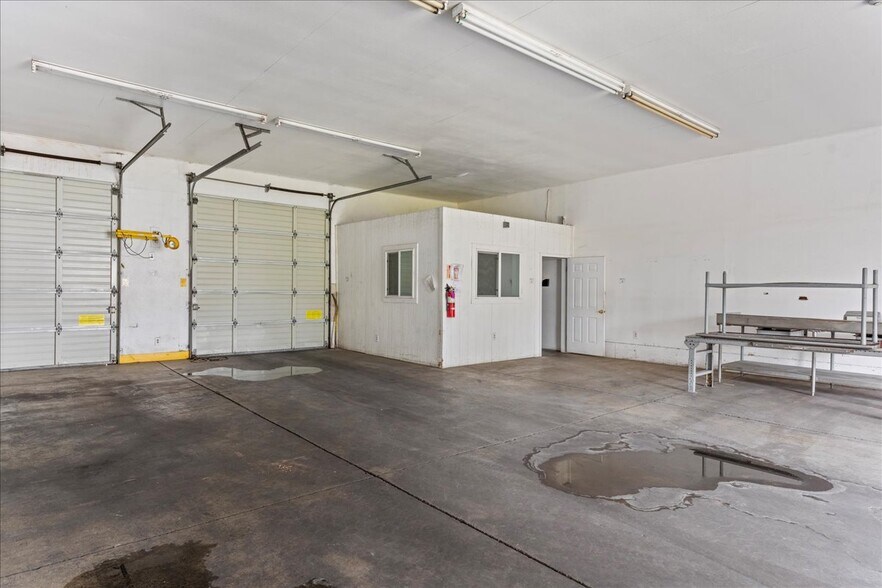 More Photos Of 3151 Waconda Rd NE, Gervais Warehouse For Lease