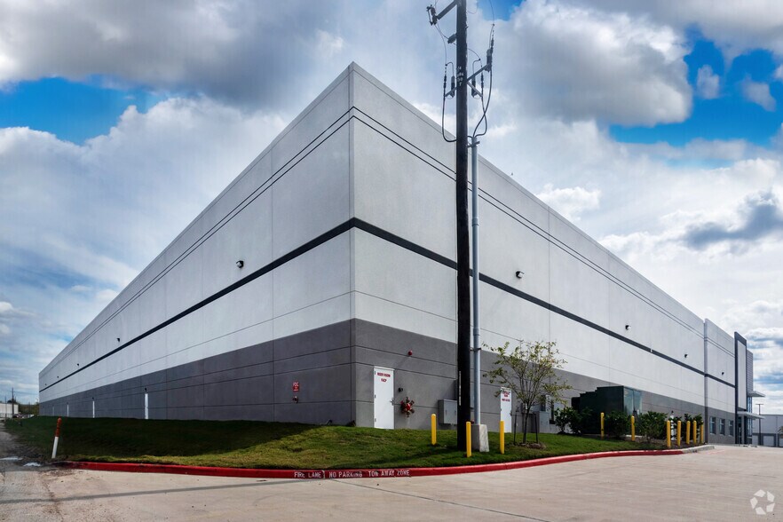 More Photos Of 9329 Highway 6 N, Houston Warehouse For Lease