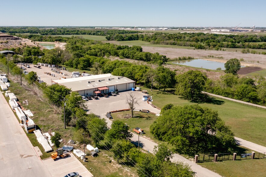 More Photos Of 2462 E University Dr, McKinney Warehouse For Sale