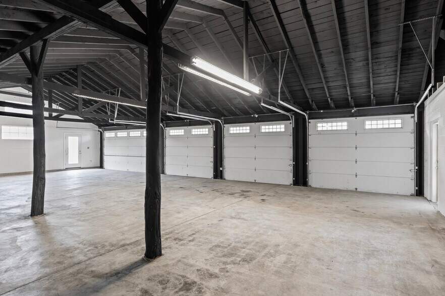 More Photos Of 20704 Ashburn Rd, Ashburn Unknown For Lease