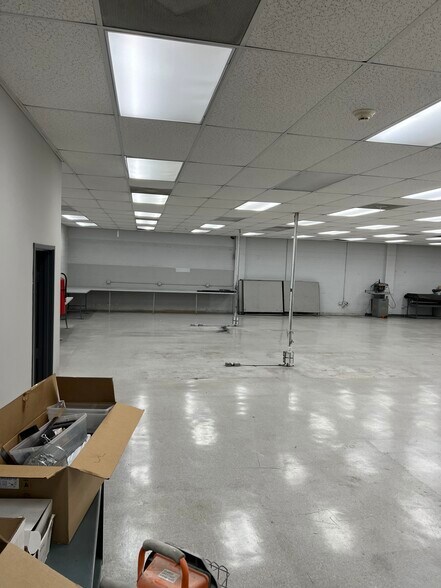 More Photos Of 1321 W 12th St, Los Angeles Light Manufacturing For Lease