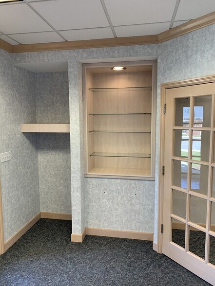 More Photos Of 33 W Higgins Rd, South Barrington Unknown For Lease